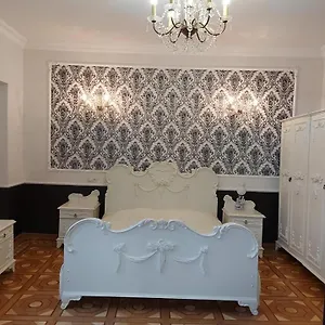 dom-8-apartment-tbilisi.alltbilisihotels.com/